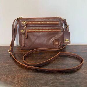 Wise Owl Women’s crossbody brown leather purse 8.5x6”